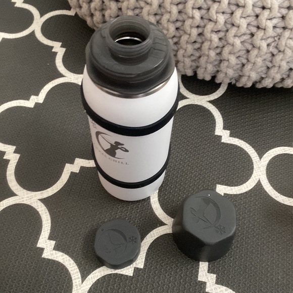 Ceres Chill Breastmilk chiller w/ flip-and-sip straw top & awesome infuser. - Picture 4 of 6